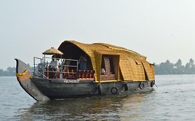 Thara'S Houseboat